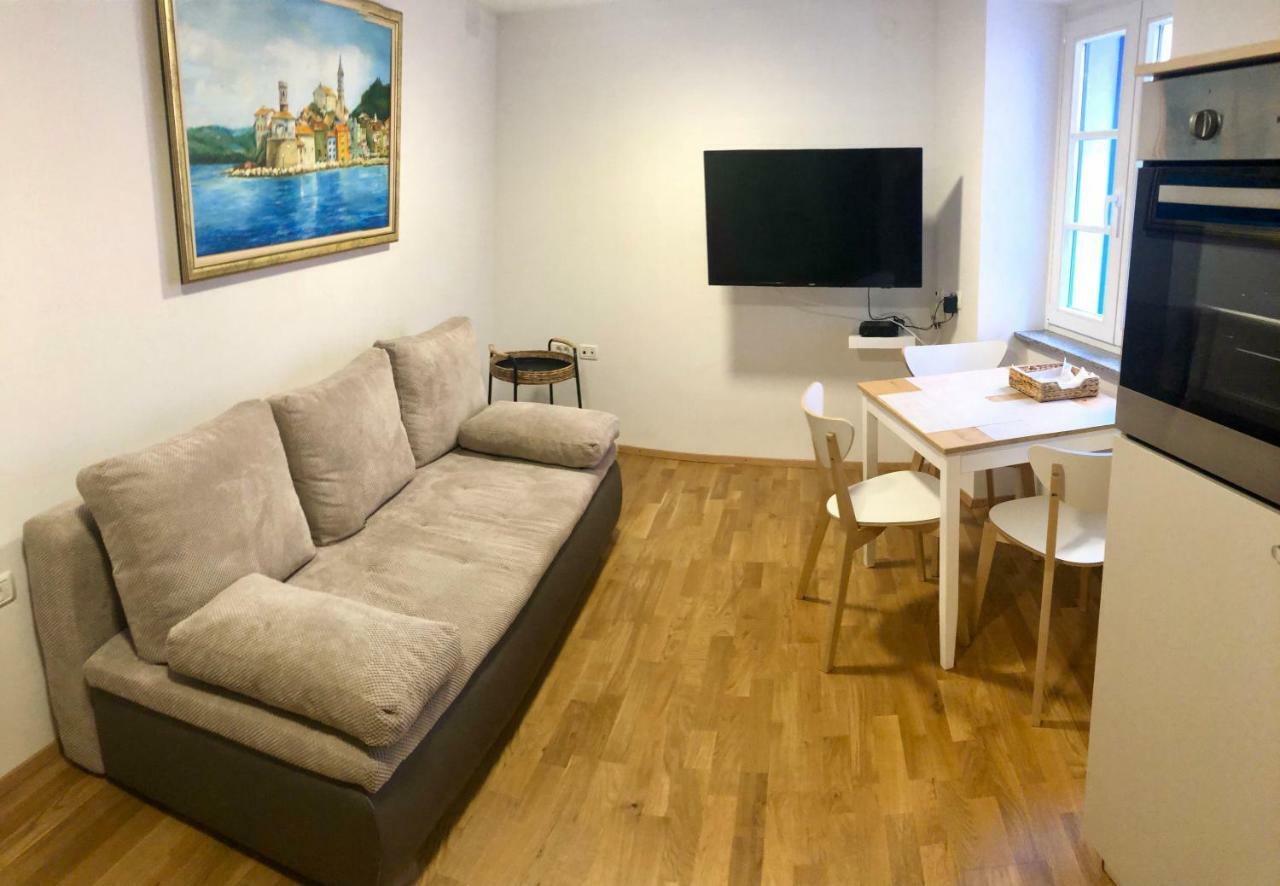 Apartments Diana ไพราน ภายนอก รูปภาพ