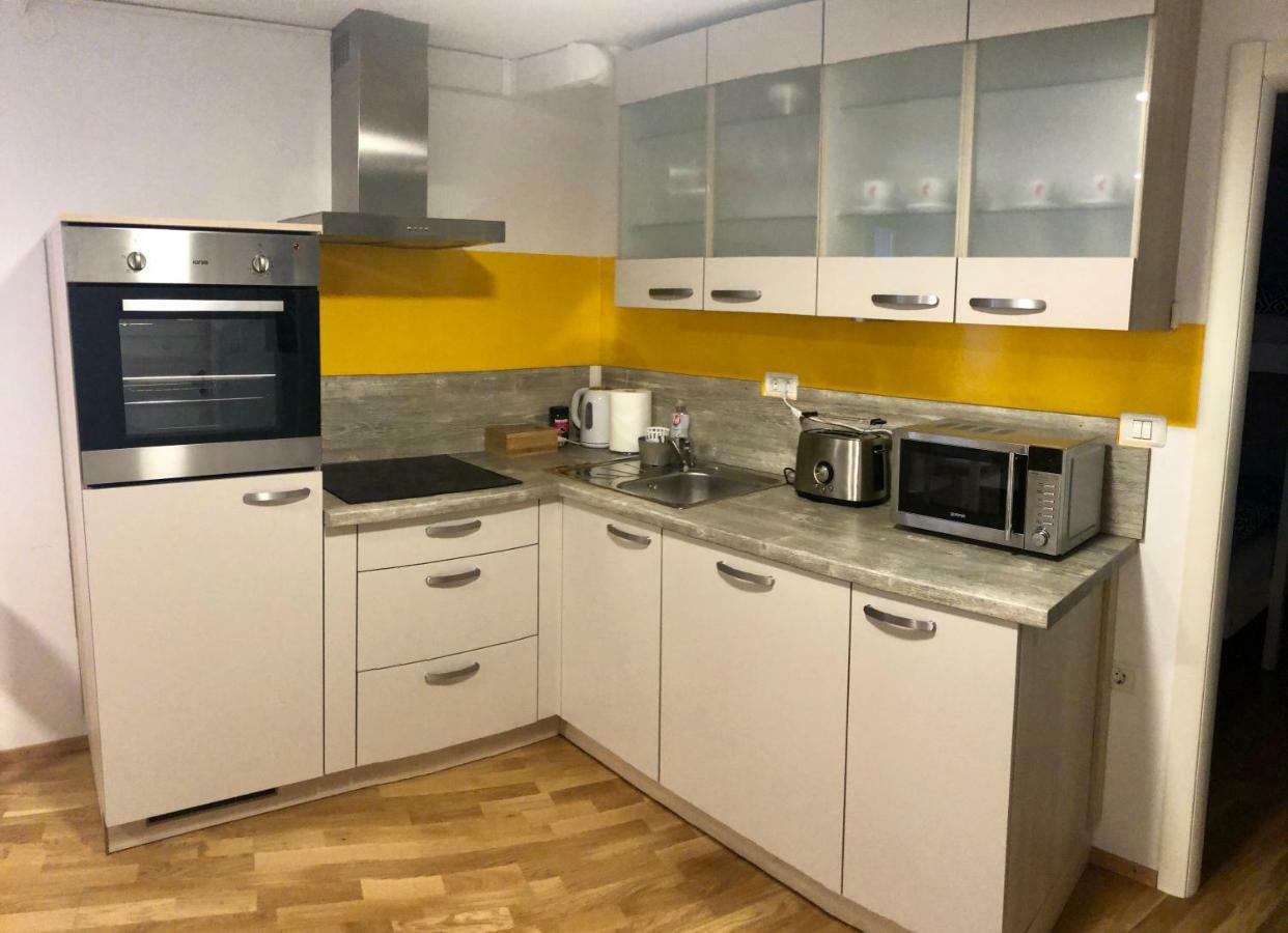 Apartments Diana ไพราน ภายนอก รูปภาพ